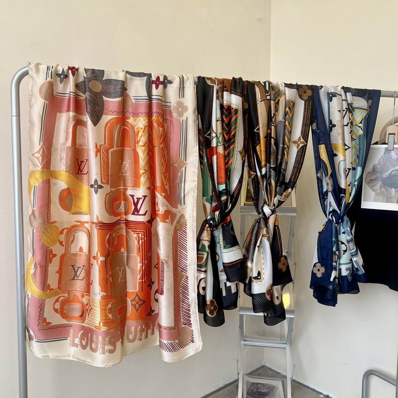 Chanel silk scarf 90-180cm E03